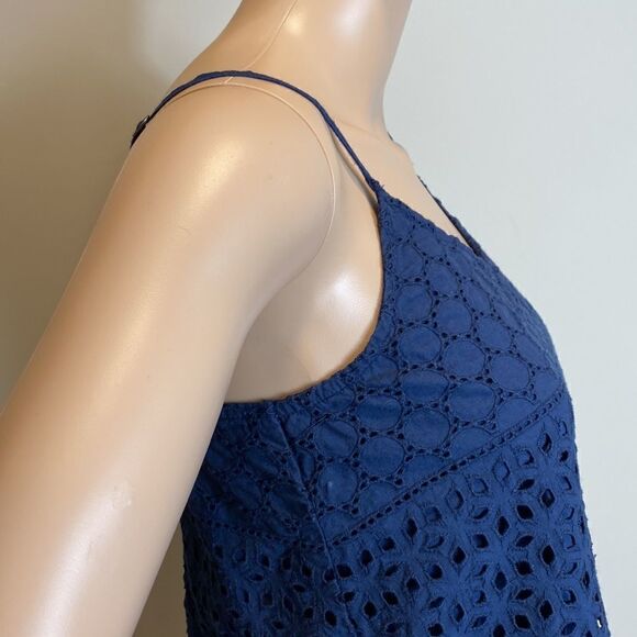 ❤️Last Chance Hollister navy blue cotton spaghetti straps eyelet top size XS - Picture 2 of 7